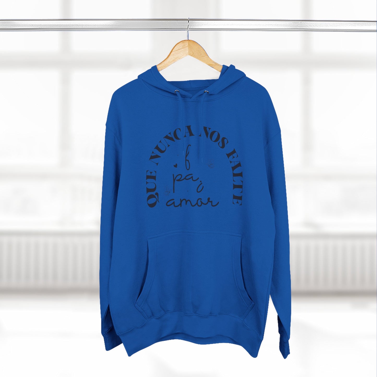 Cozy Three-Panel Fleece Hoodie with 'Nunca Nos Rinde' Design, Gift for Friends, Casual Wear, Love Quote, Cozy Clothing