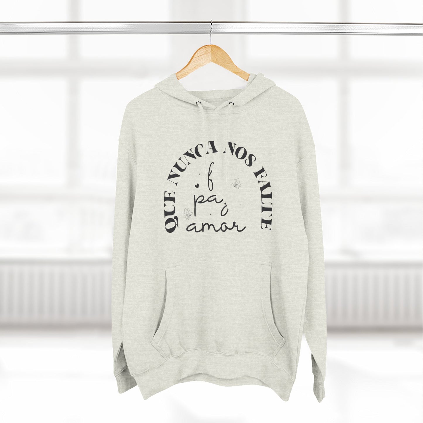 Cozy Three-Panel Fleece Hoodie with 'Nunca Nos Rinde' Design, Gift for Friends, Casual Wear, Love Quote, Cozy Clothing